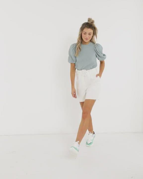 https://kenehis.com.dukashops.com/storage/main/video/video-1.mp4